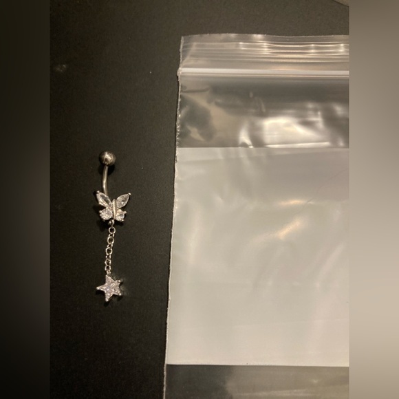 Belly button ring with butterfly design. Dangle style. New in bag. Super cute 🥰 - Picture 3 of 3